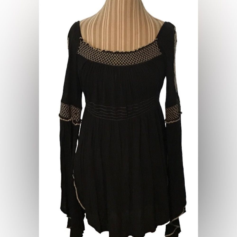 Free People awesome top in excellent condition size small see pics
